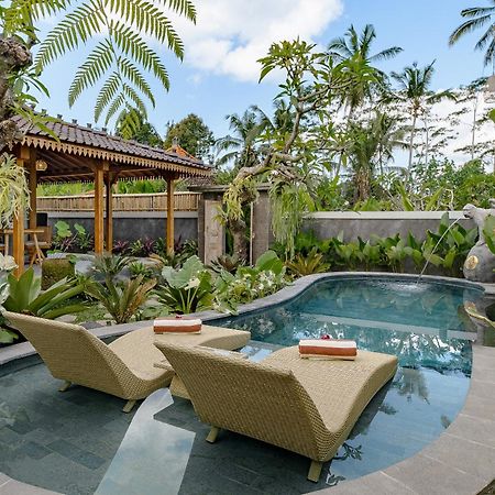 Ratni Ubud Villa ภายนอก รูปภาพ