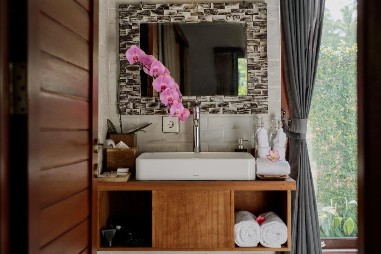 Ratni Ubud Villa ภายนอก รูปภาพ