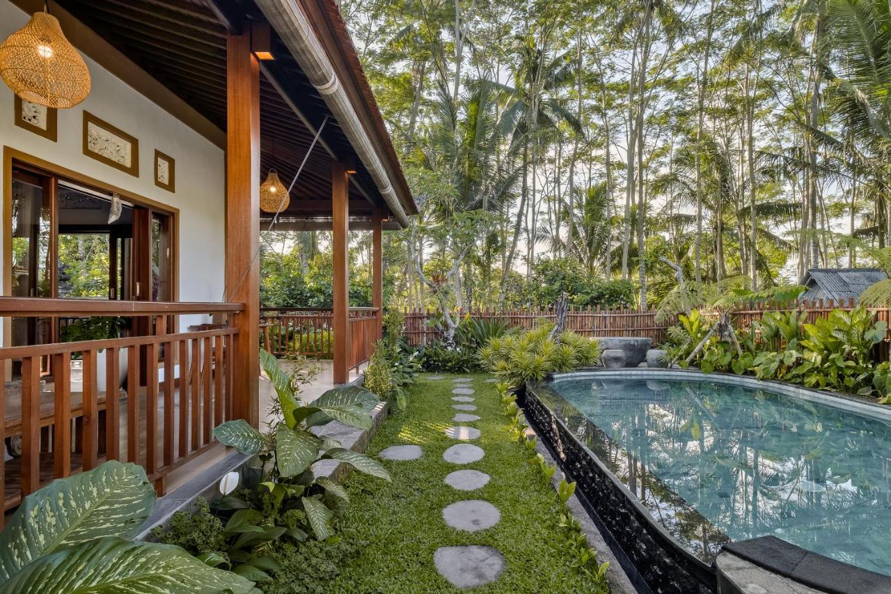 Ratni Ubud Villa ภายนอก รูปภาพ