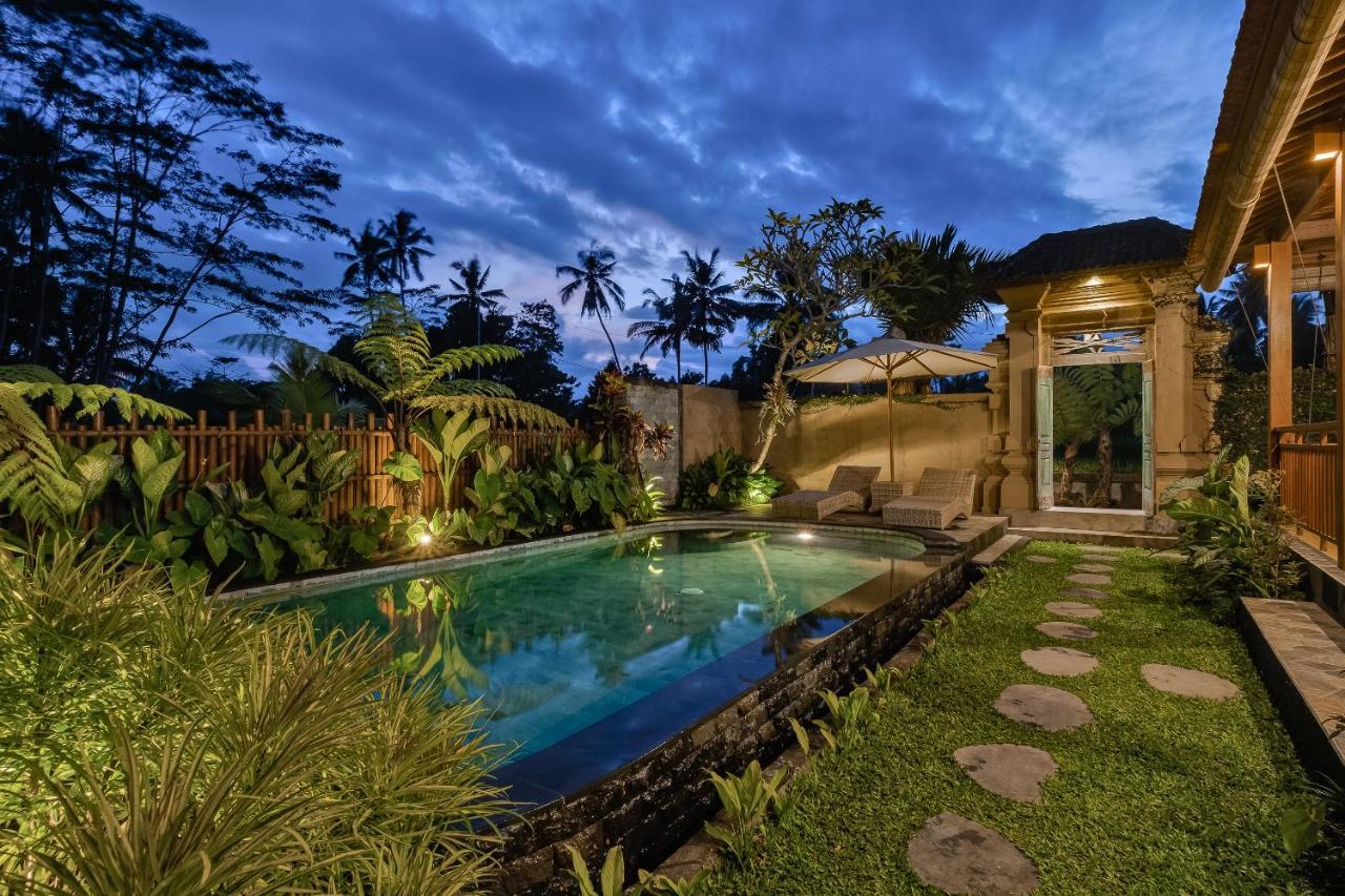 Ratni Ubud Villa ภายนอก รูปภาพ