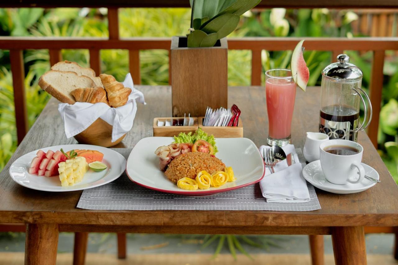 Ratni Ubud Villa ภายนอก รูปภาพ
