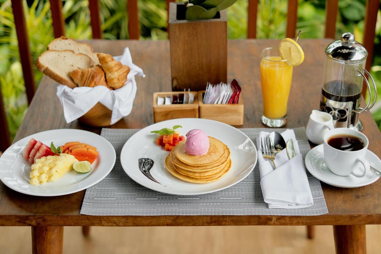 Ratni Ubud Villa ภายนอก รูปภาพ