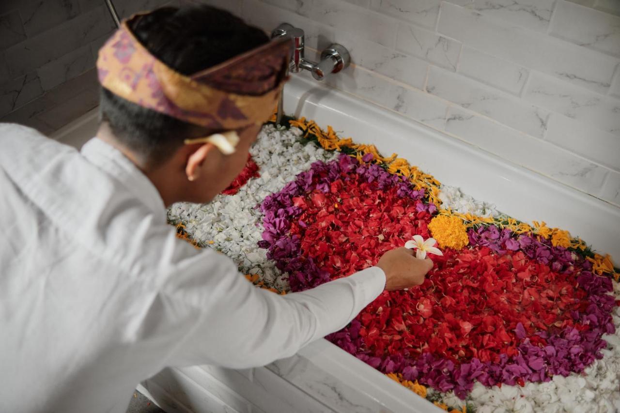 Ratni Ubud Villa ภายนอก รูปภาพ