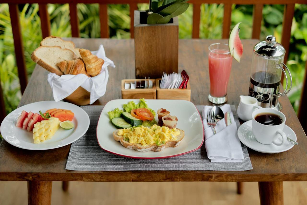 Ratni Ubud Villa ภายนอก รูปภาพ