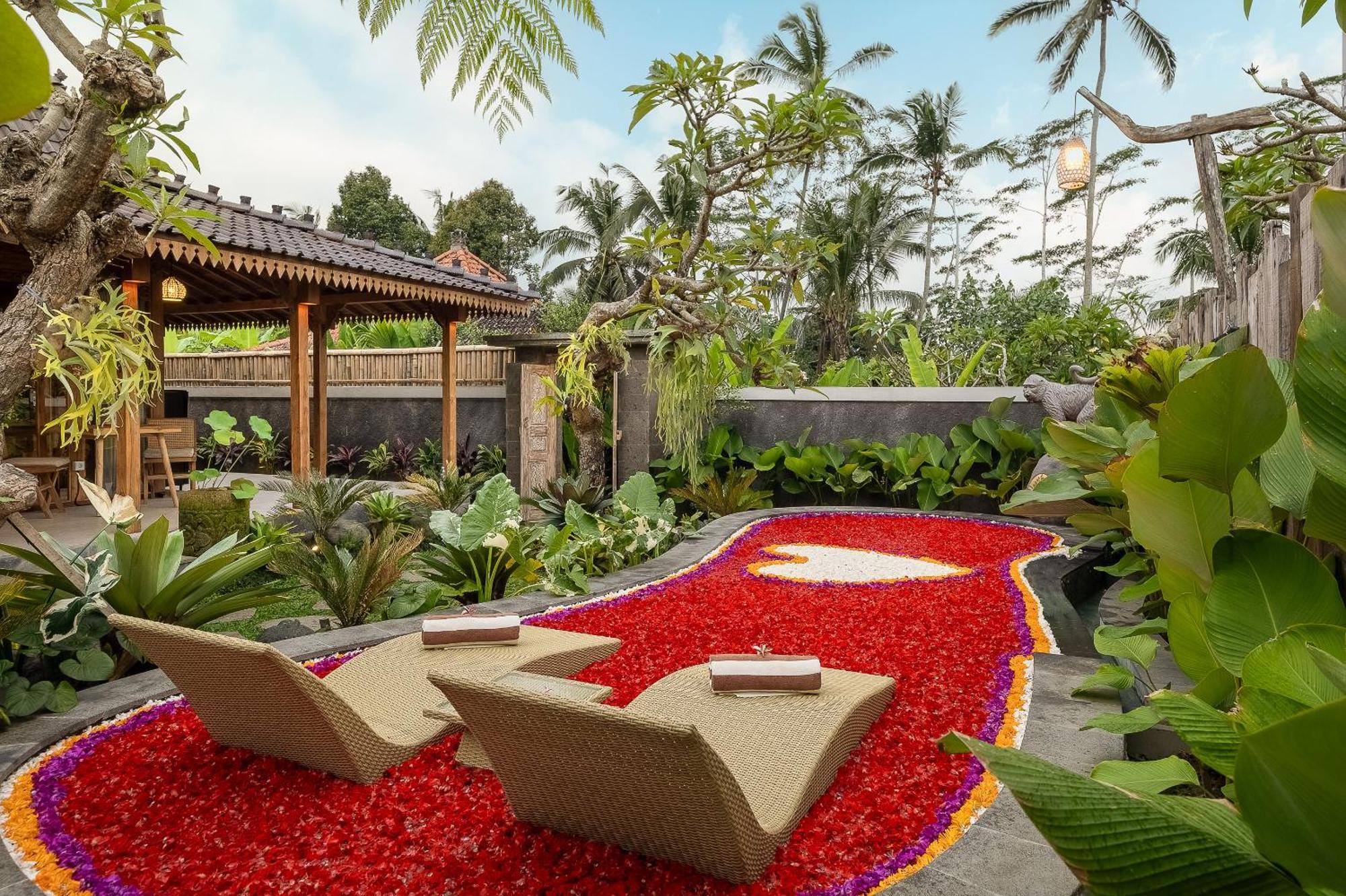 Ratni Ubud Villa ภายนอก รูปภาพ