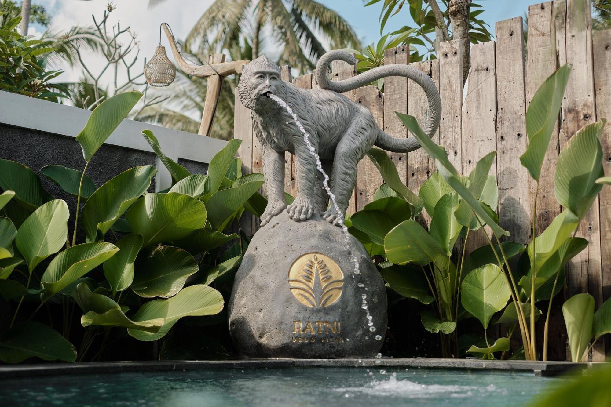 Ratni Ubud Villa ภายนอก รูปภาพ